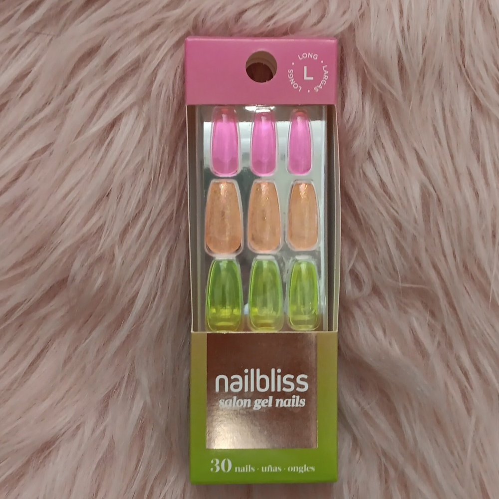 Brand New NAILBLISS SALON GEL NAILS-L